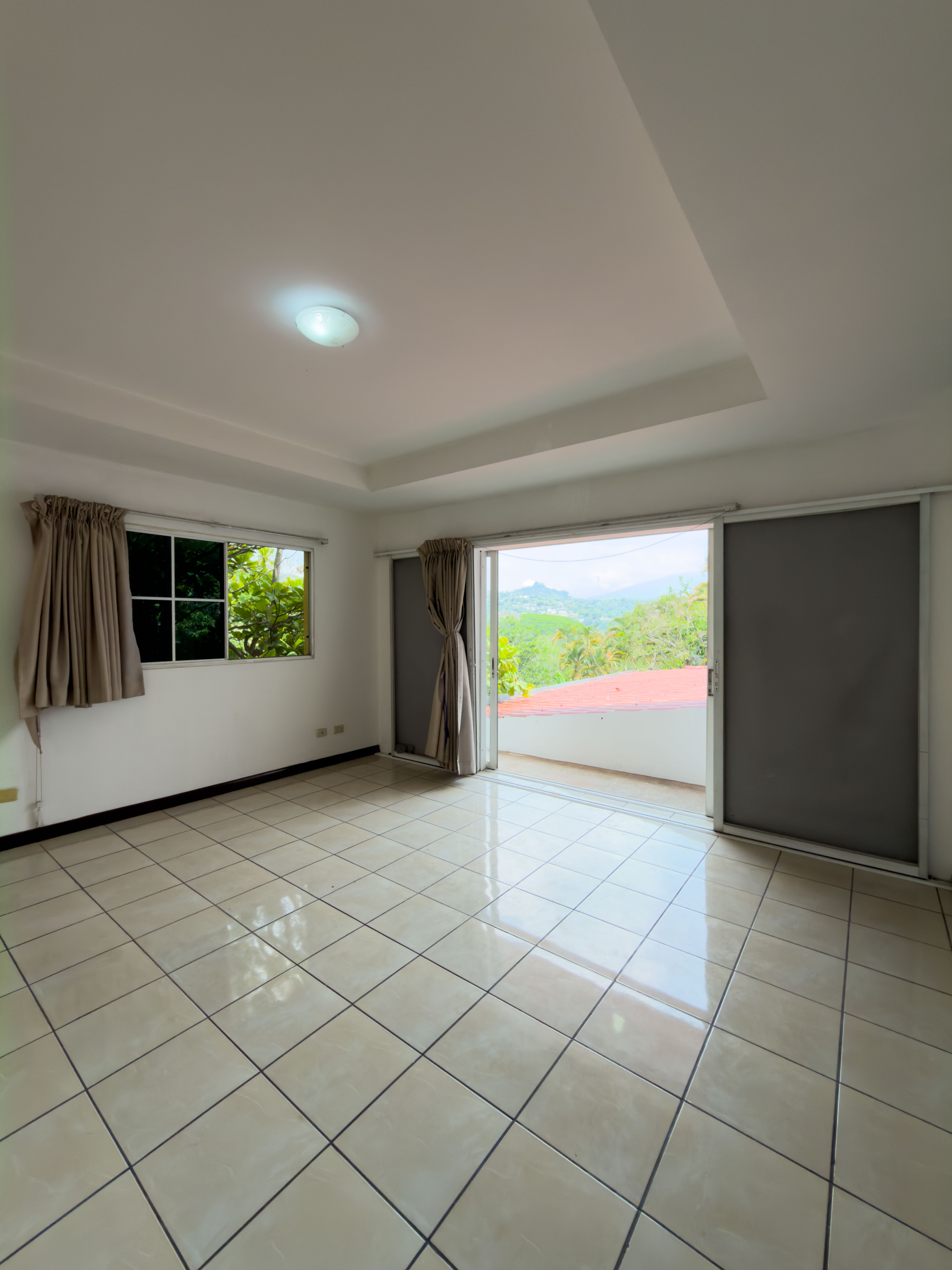 CASA RESIDENCIAL EN BOSQUES DE LA CASTELLANA, CARRETERA A PLANES DE RENDEROS, SAN SALVADOR