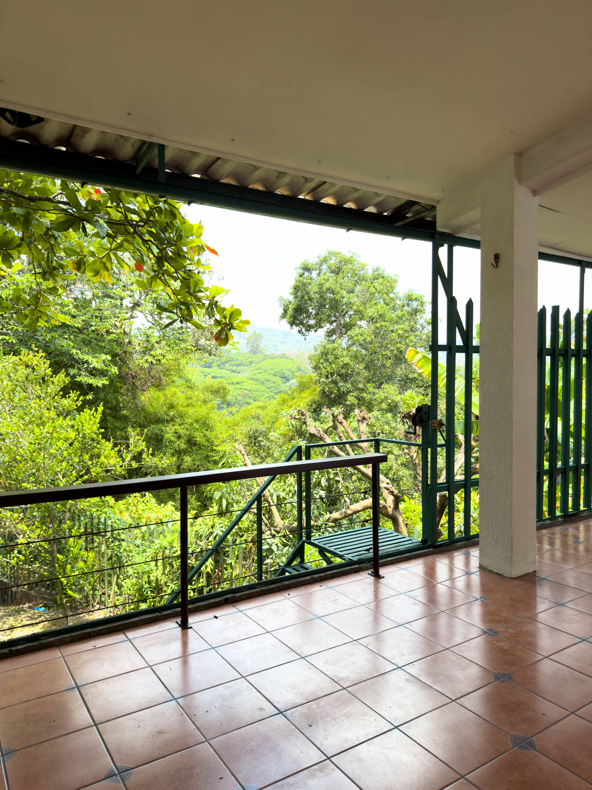 CASA RESIDENCIAL EN BOSQUES DE LA CASTELLANA, CARRETERA A PLANES DE RENDEROS, SAN SALVADOR