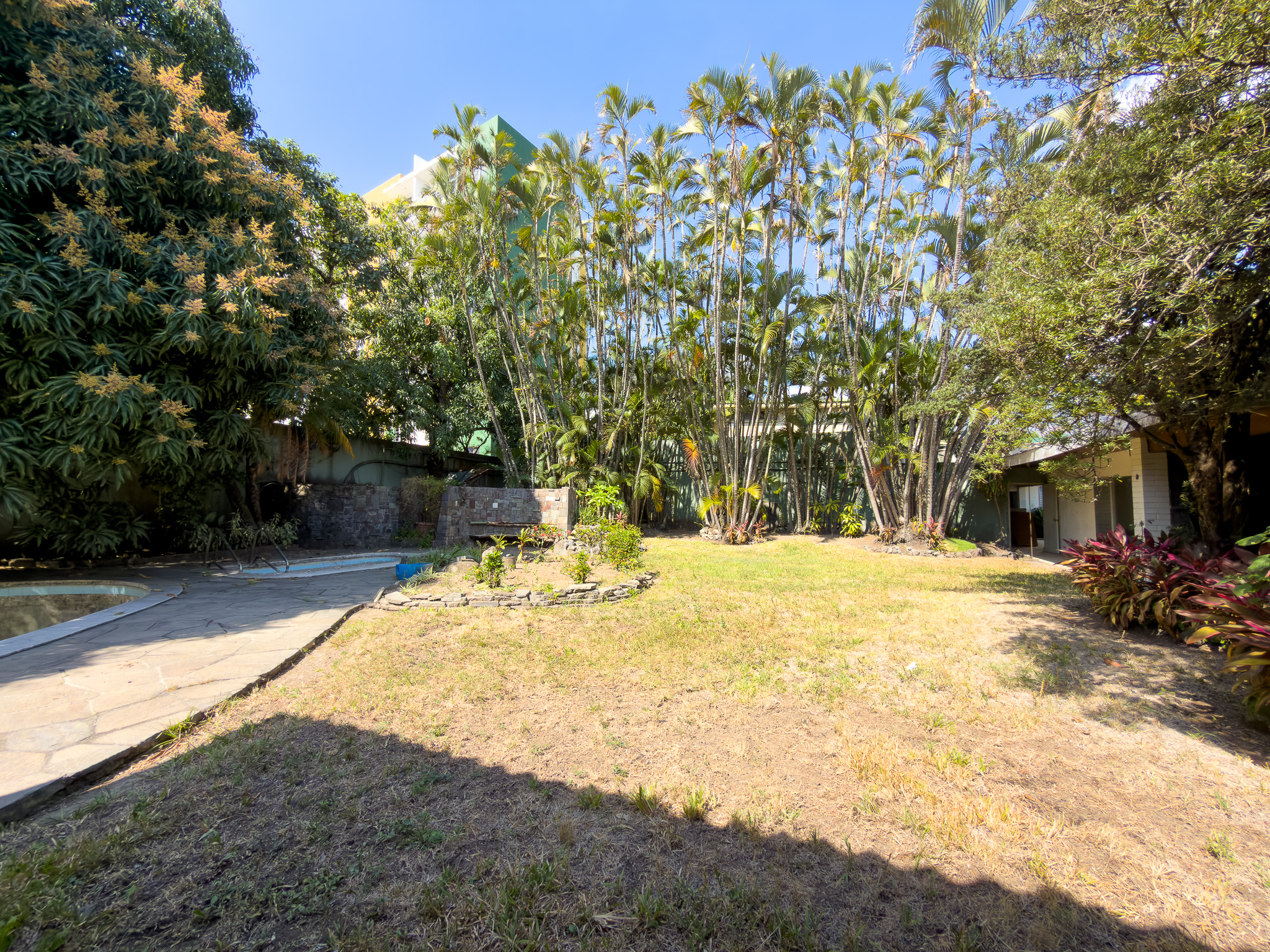 PROPIEDAD PARA DESARROLLO INMOBILIARIO EN AV. OLÍMPICA, COLONIA ESCALÓN, SAN SALVADOR