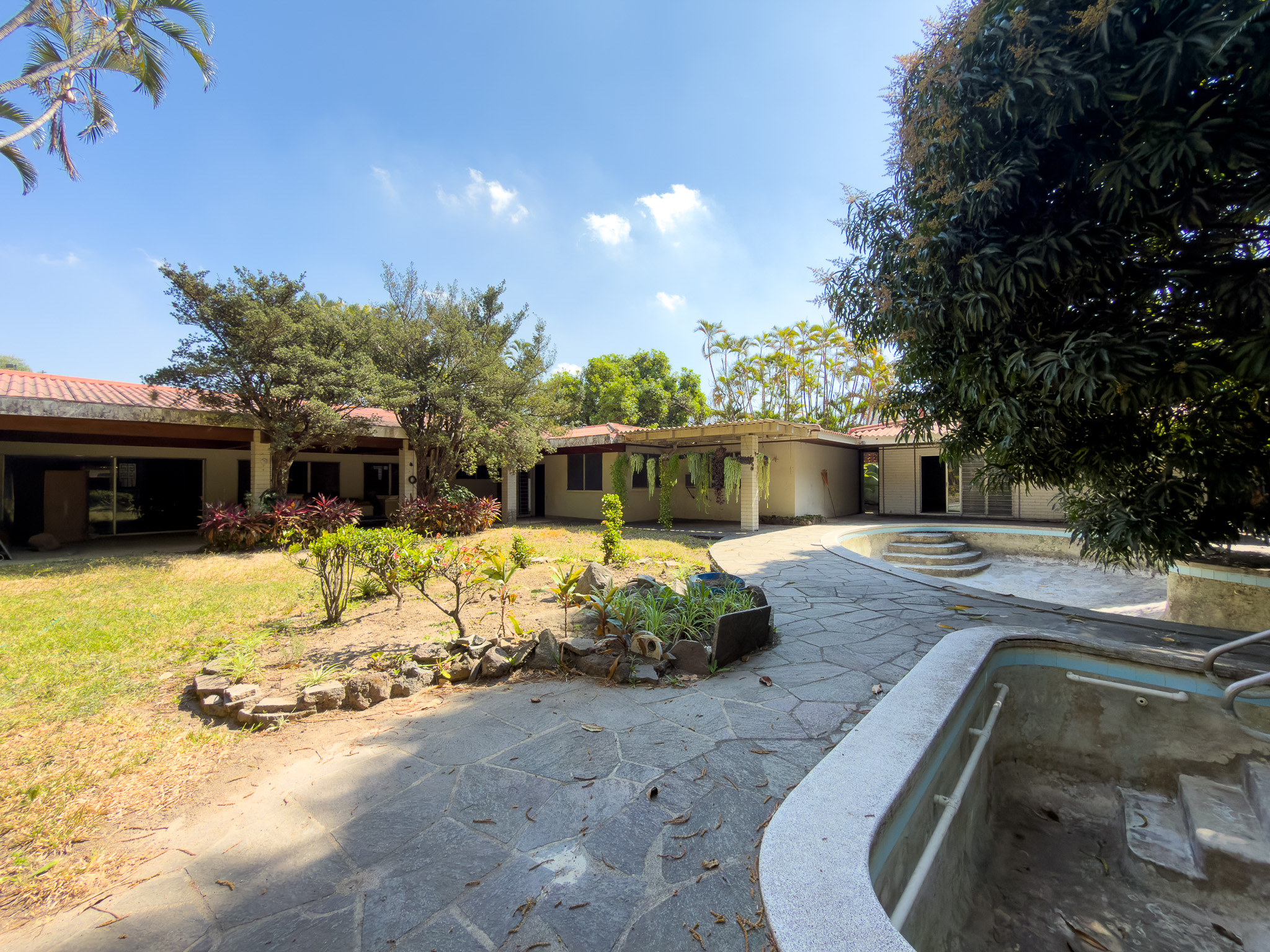 PROPIEDAD PARA DESARROLLO INMOBILIARIO EN AV. OLÍMPICA, COLONIA ESCALÓN, SAN SALVADOR