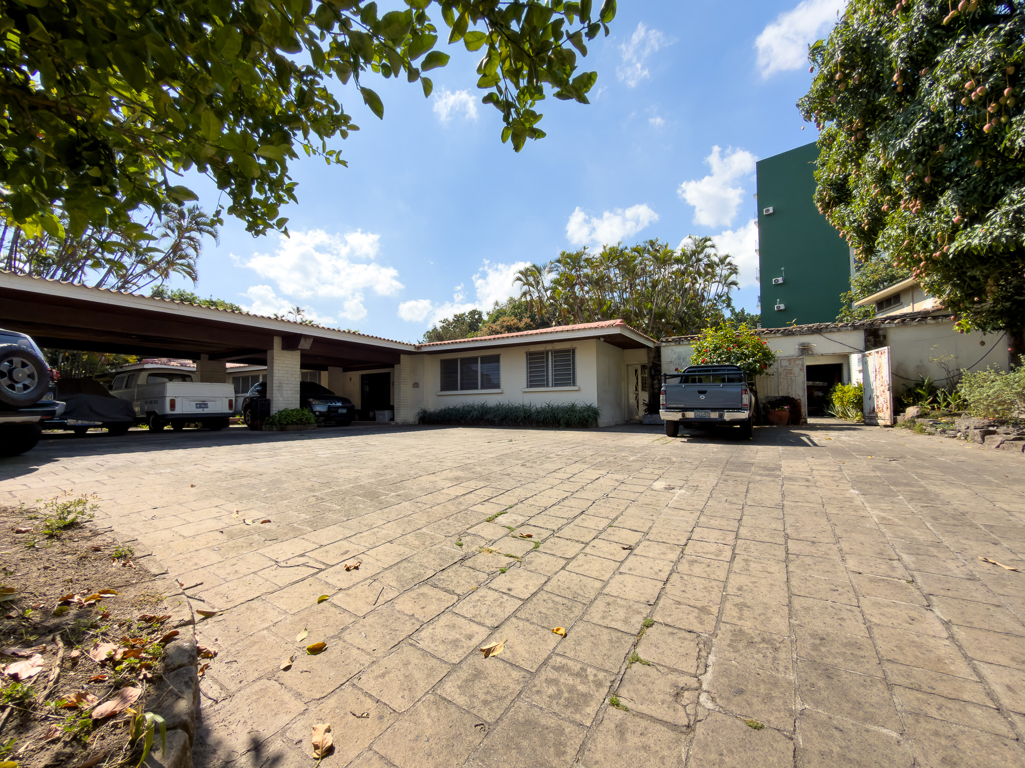 PROPIEDAD PARA DESARROLLO INMOBILIARIO EN AV. OLÍMPICA, COLONIA ESCALÓN, SAN SALVADOR