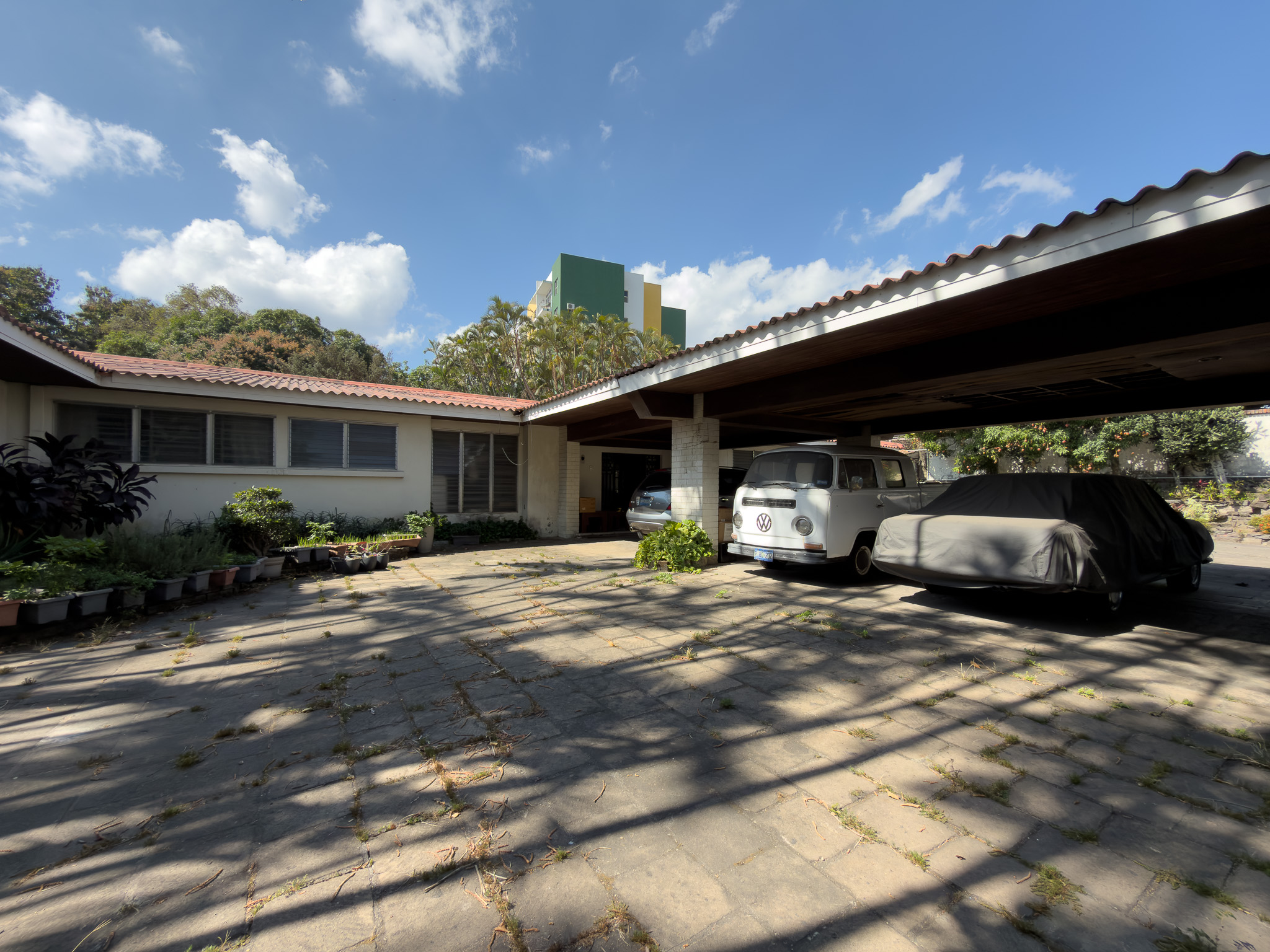 PROPIEDAD PARA DESARROLLO INMOBILIARIO EN AV. OLÍMPICA, COLONIA ESCALÓN, SAN SALVADOR