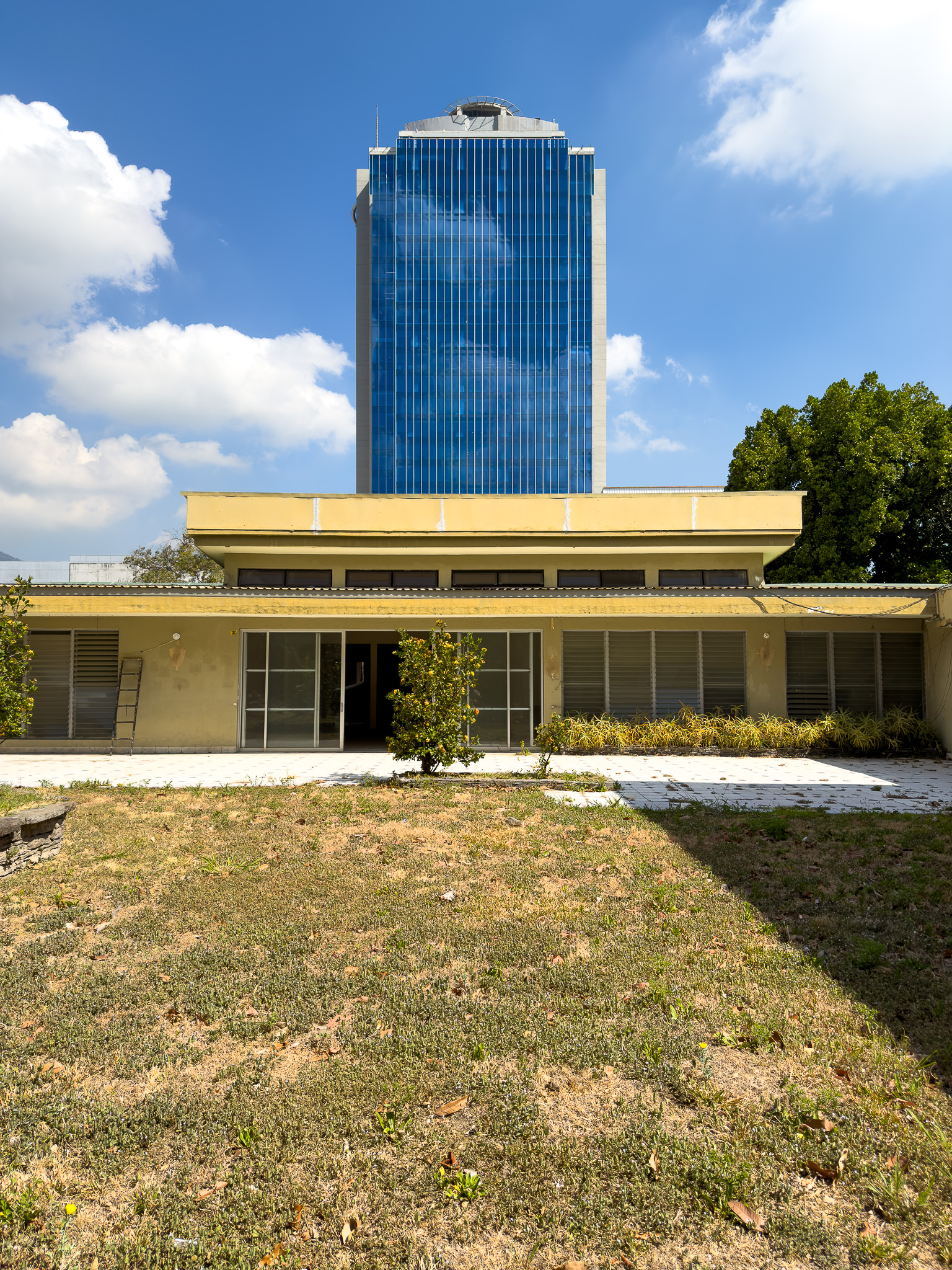 PROPIEDAD PARA DESARROLLO INMOBILIARIO EN AV. OLÍMPICA, COLONIA ESCALÓN, SAN SALVADOR