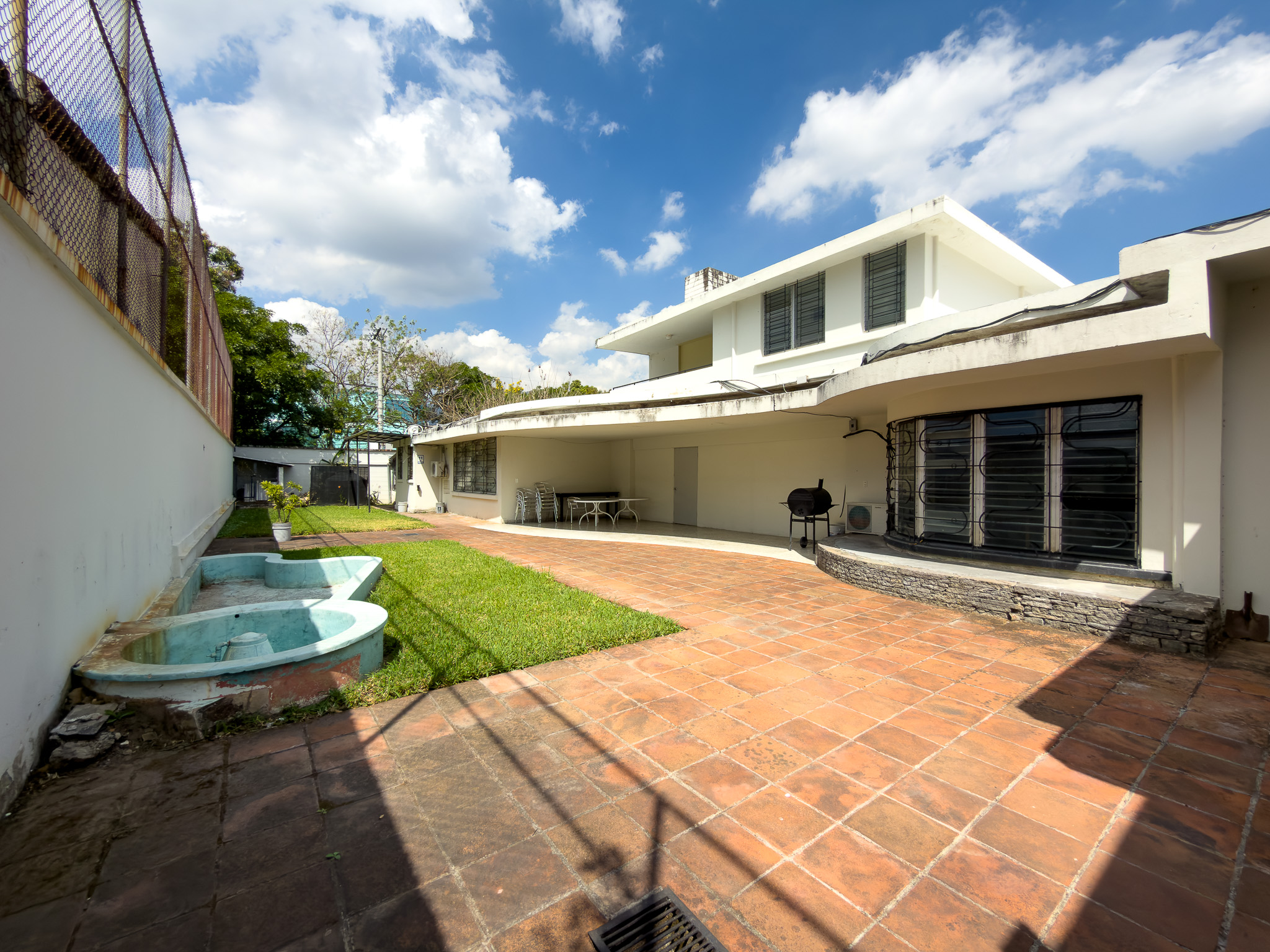 PROPIEDAD PARA DESARROLLO INMOBILIARIO EN AV. OLÍMPICA, COLONIA ESCALÓN, SAN SALVADOR