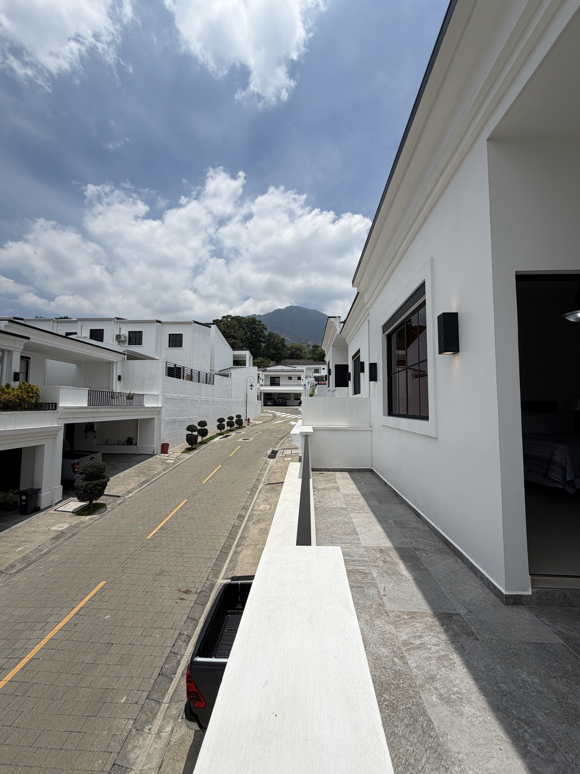 RESIDENCIA AMUEBLADA EN ANTIBES I, COLONIA ESCALÓN, SAN SALVADOR