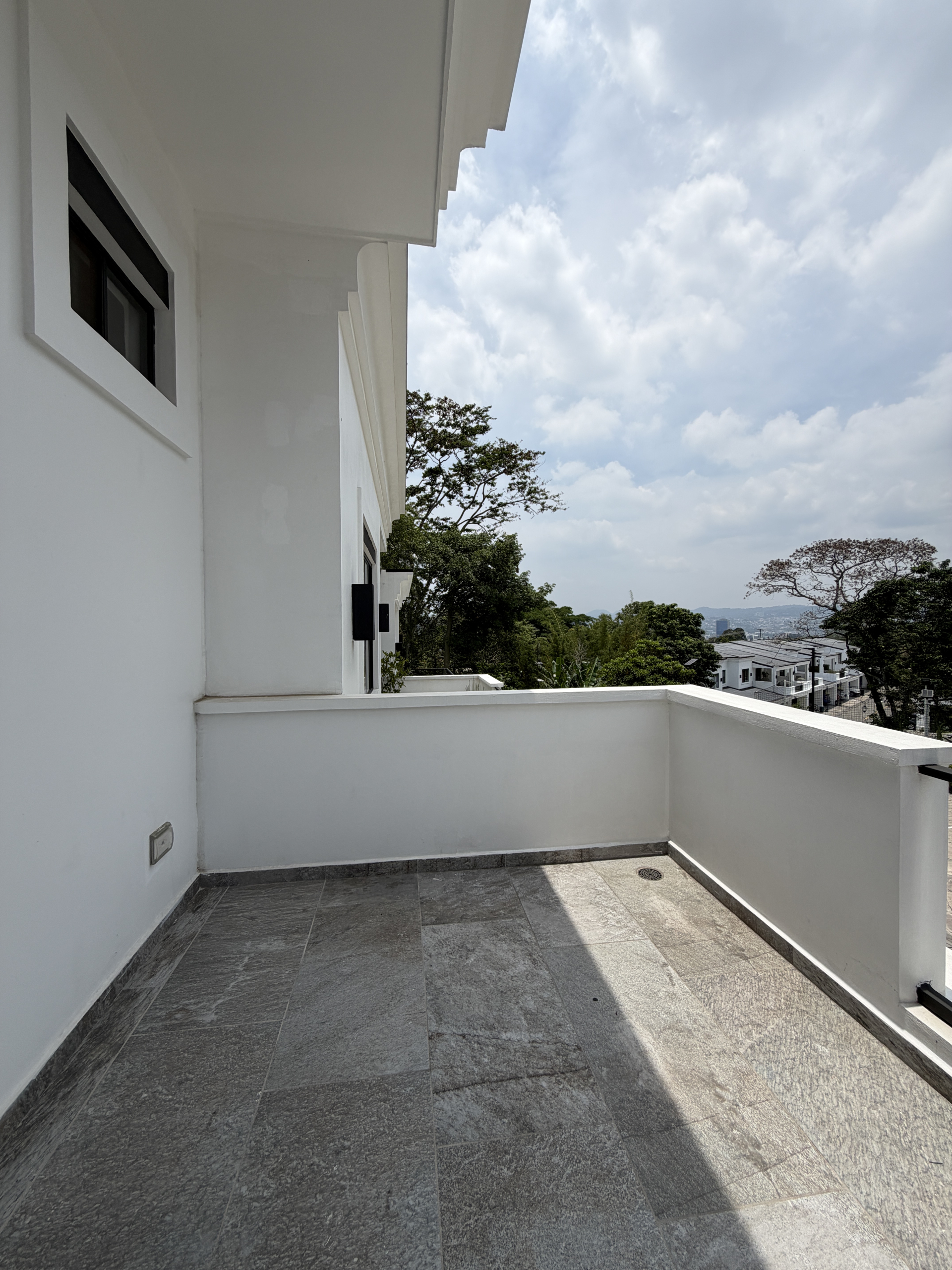 RESIDENCIA AMUEBLADA EN ANTIBES I, COLONIA ESCALÓN, SAN SALVADOR