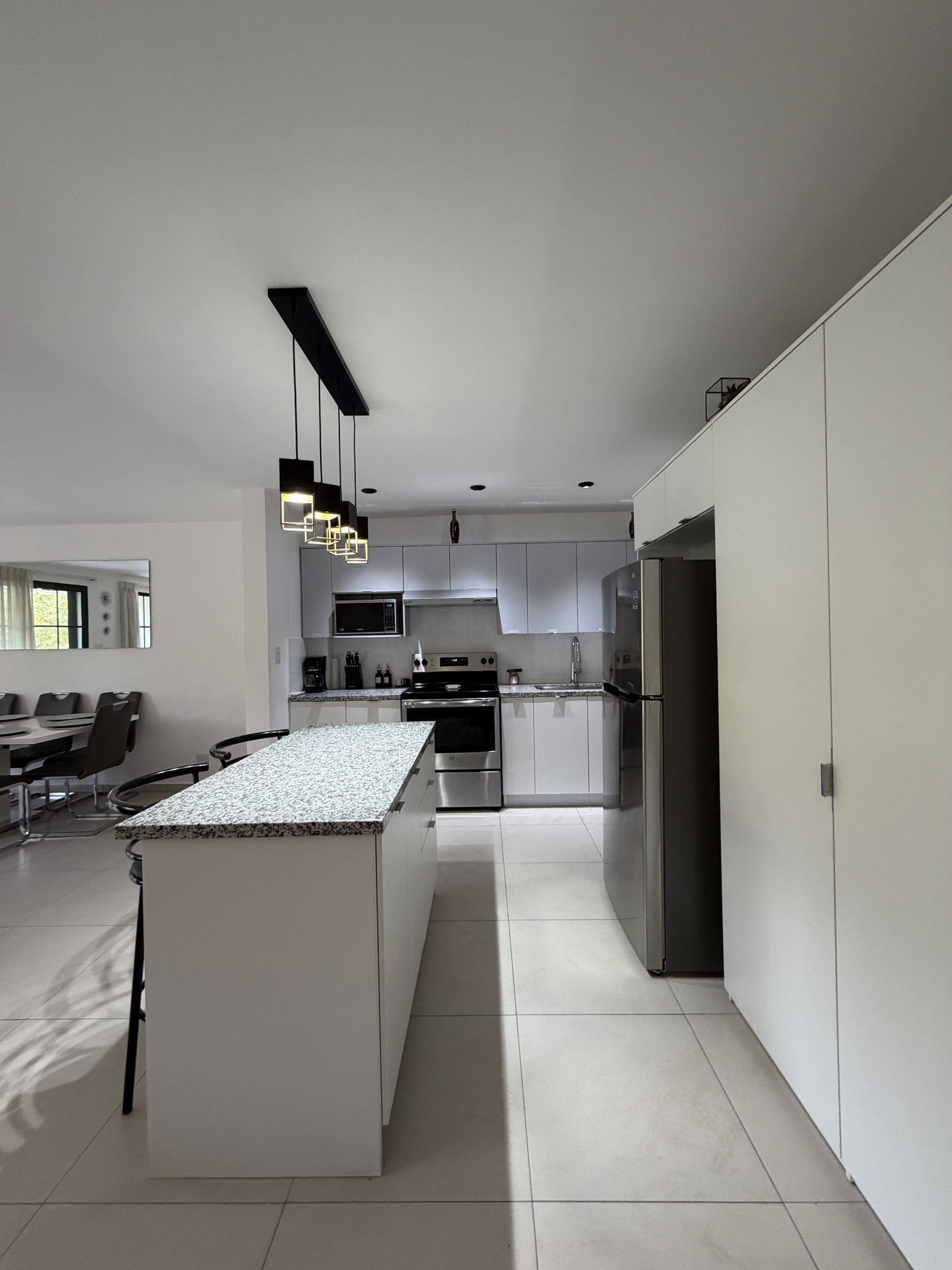 RESIDENCIA AMUEBLADA EN ANTIBES I, COLONIA ESCALÓN, SAN SALVADOR