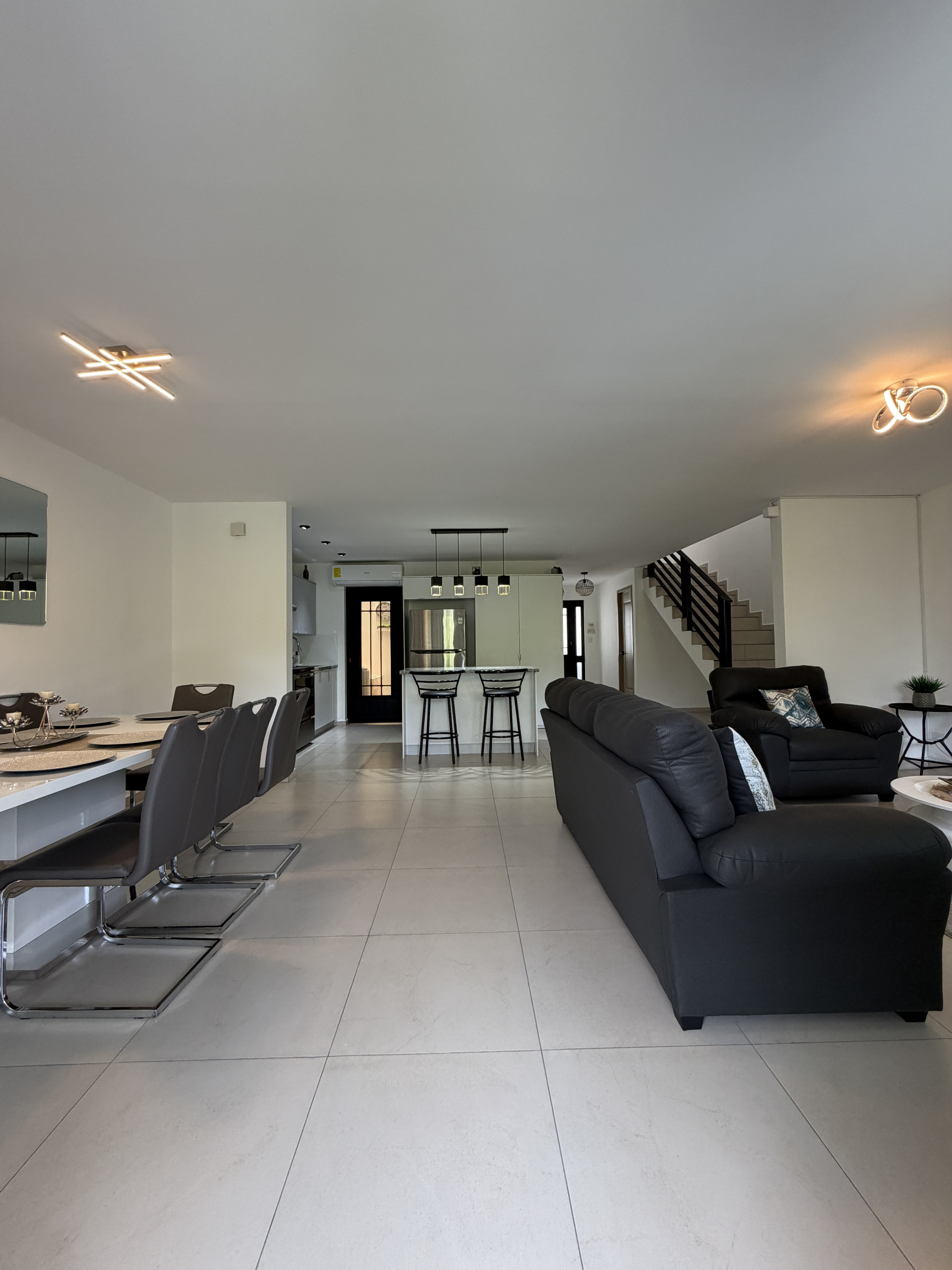 RESIDENCIA AMUEBLADA EN ANTIBES I, COLONIA ESCALÓN, SAN SALVADOR