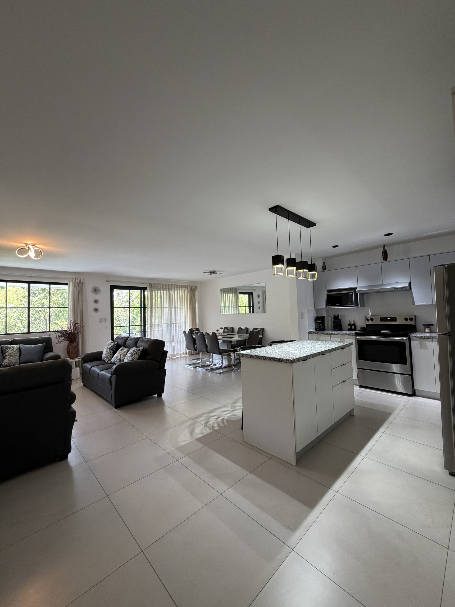 RESIDENCIA AMUEBLADA EN ANTIBES I, COLONIA ESCALÓN, SAN SALVADOR