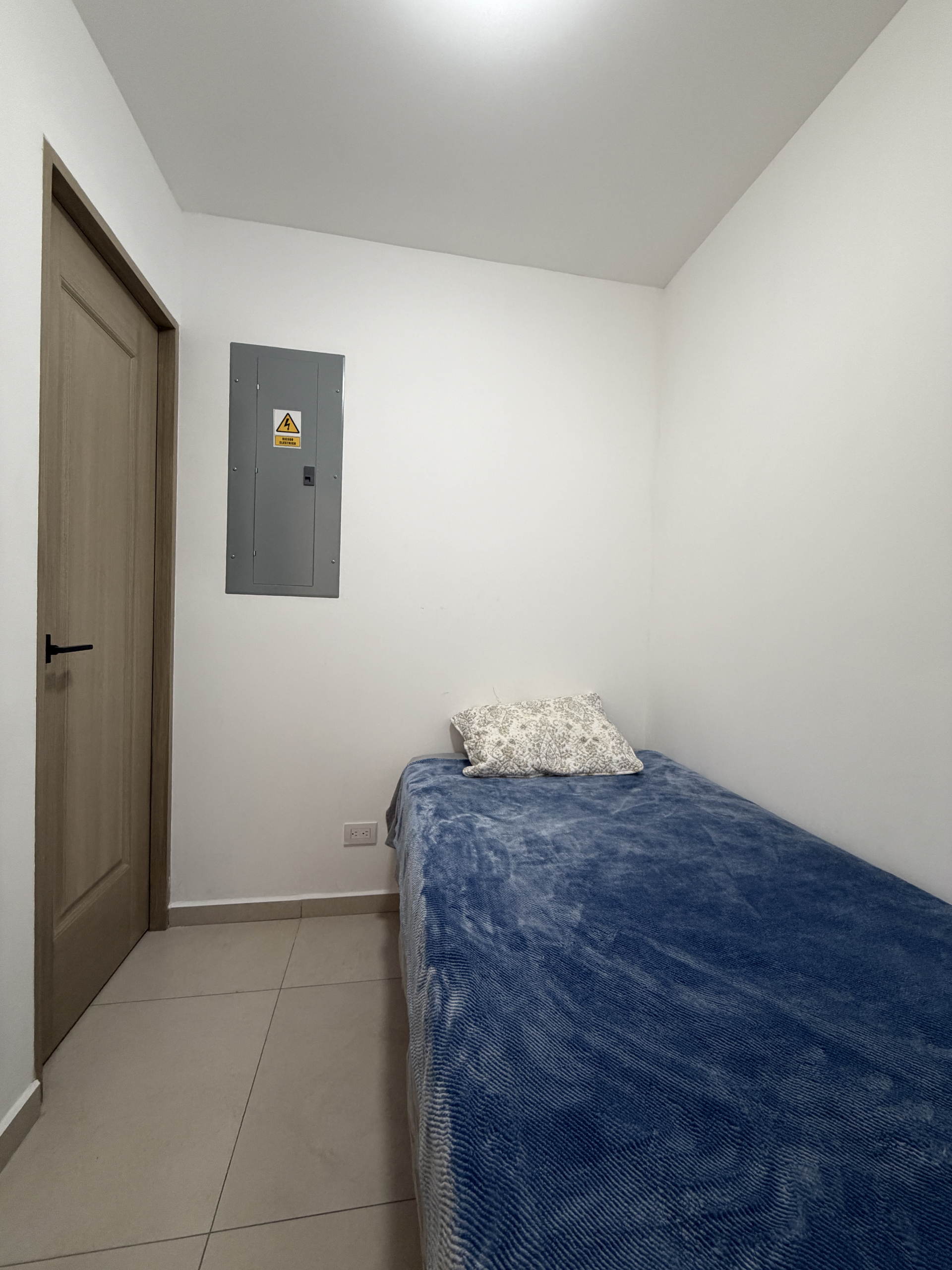 RESIDENCIA AMUEBLADA EN ANTIBES I, COLONIA ESCALÓN, SAN SALVADOR