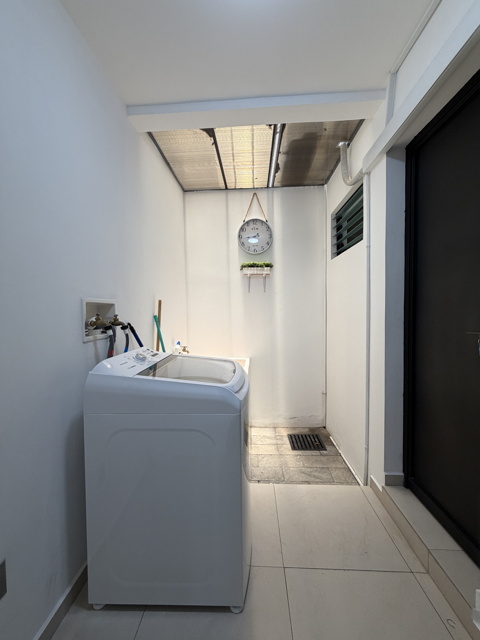 RESIDENCIA AMUEBLADA EN ANTIBES I, COLONIA ESCALÓN, SAN SALVADOR