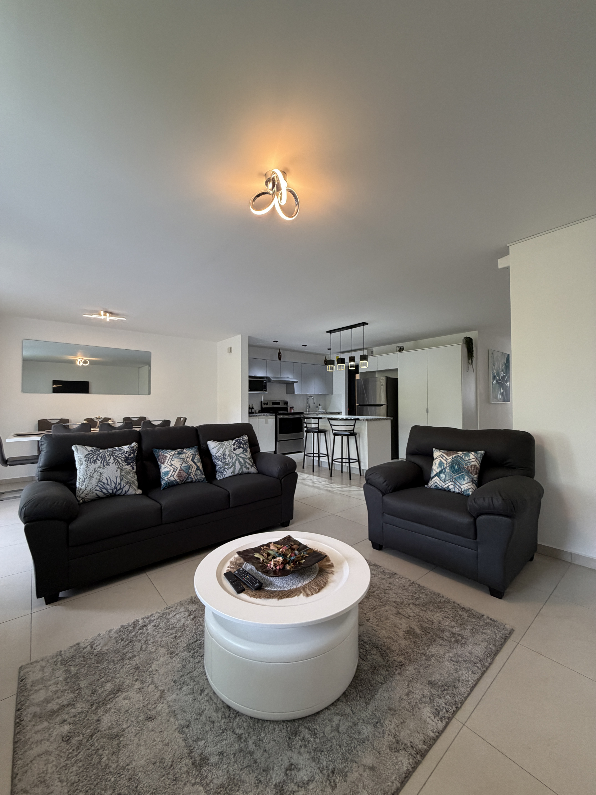 RESIDENCIA AMUEBLADA EN ANTIBES I, COLONIA ESCALÓN, SAN SALVADOR