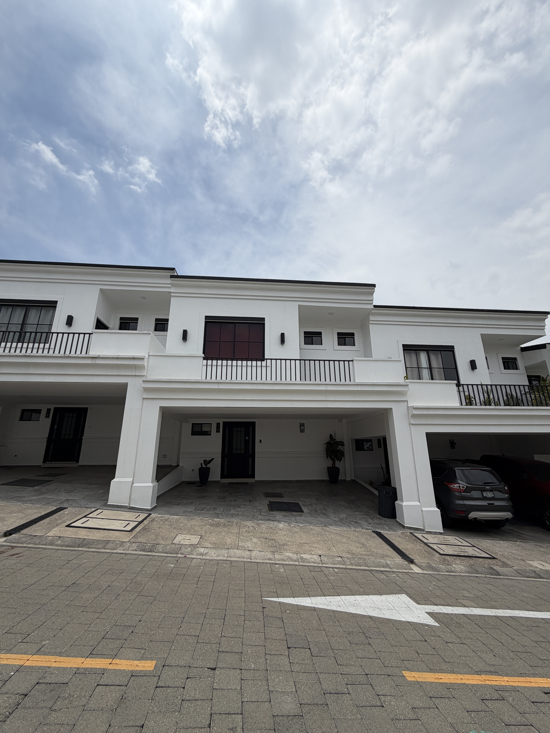 RESIDENCIA AMUEBLADA EN ANTIBES I, COLONIA ESCALÓN, SAN SALVADOR