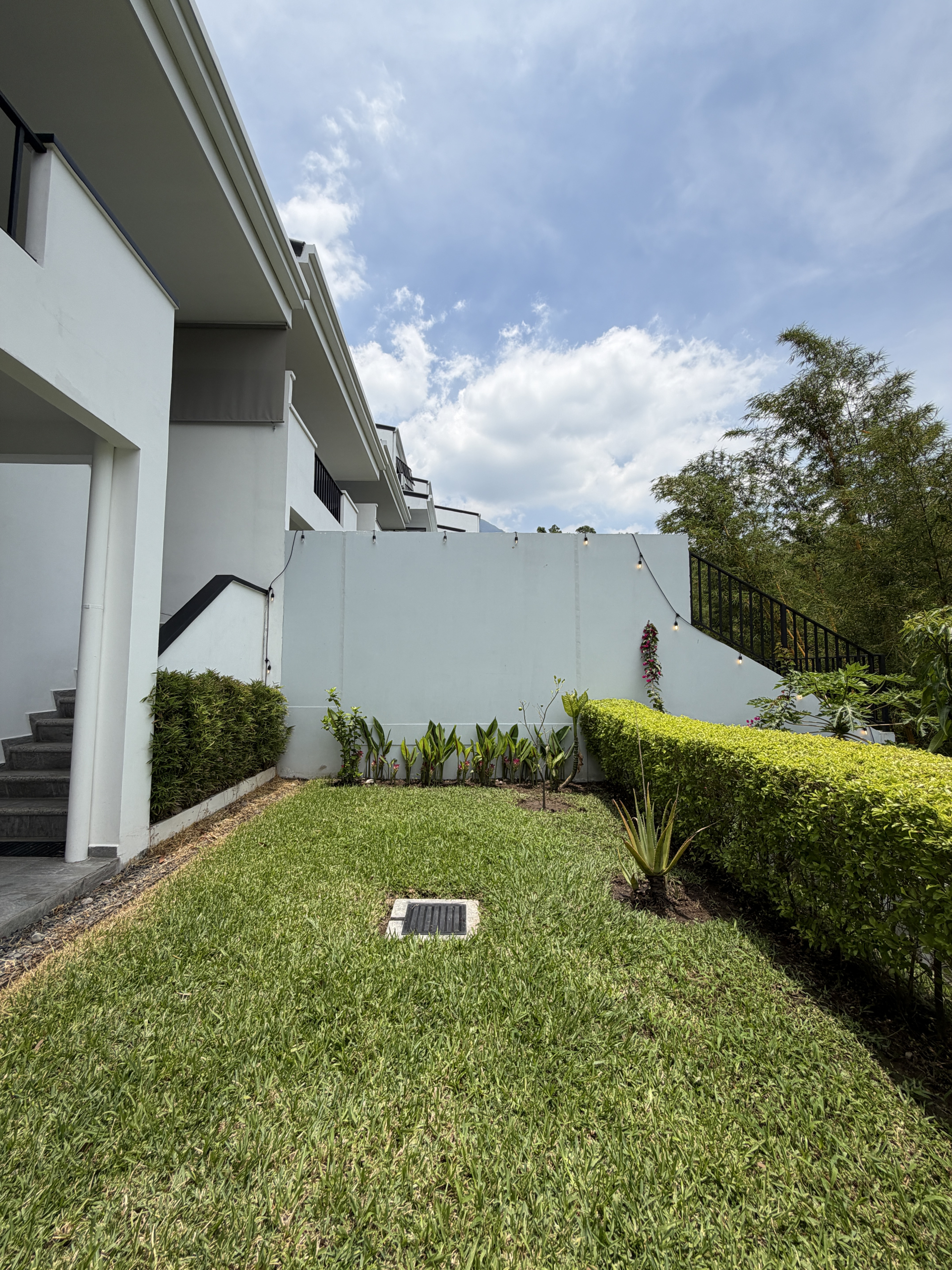 RESIDENCIA AMUEBLADA EN ANTIBES I, COLONIA ESCALÓN, SAN SALVADOR