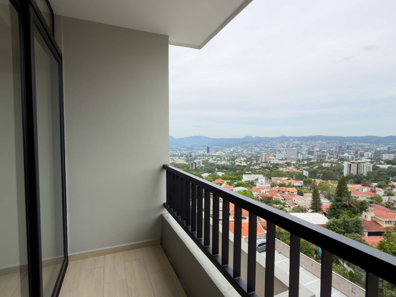 DAA852-2 APARTAMENTO EN TORRE AVITAT DÚO NIVEL 8, COLONIA ESCALÓN, SAN SALVADOR