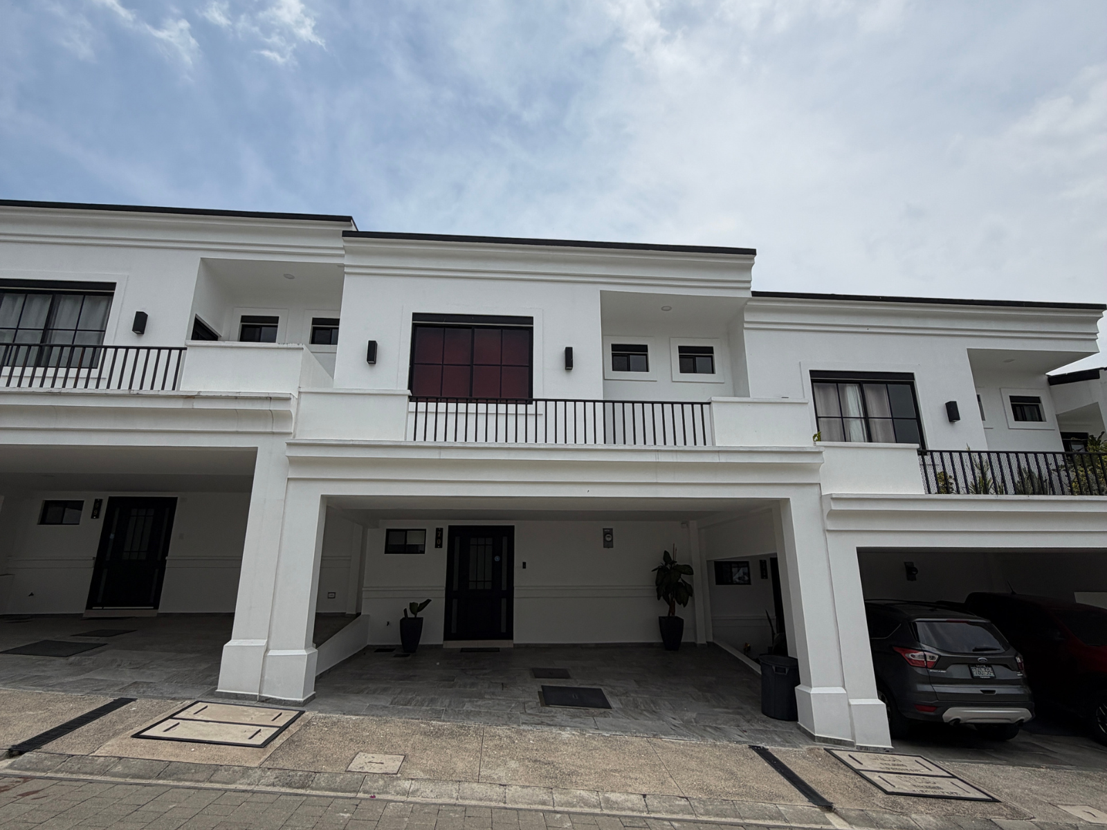DR853-1 RESIDENCIA AMUEBLADA EN ANTIBES l, COLONIA ESCALON, SAN SALVADOR