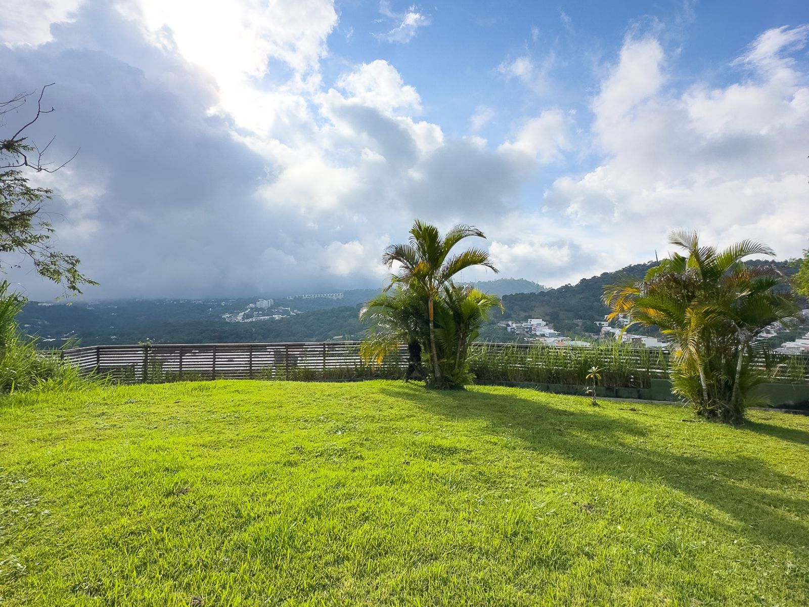 RESIDENCIA EXCLUSIVA EN NUEVO CUSCATLÁN