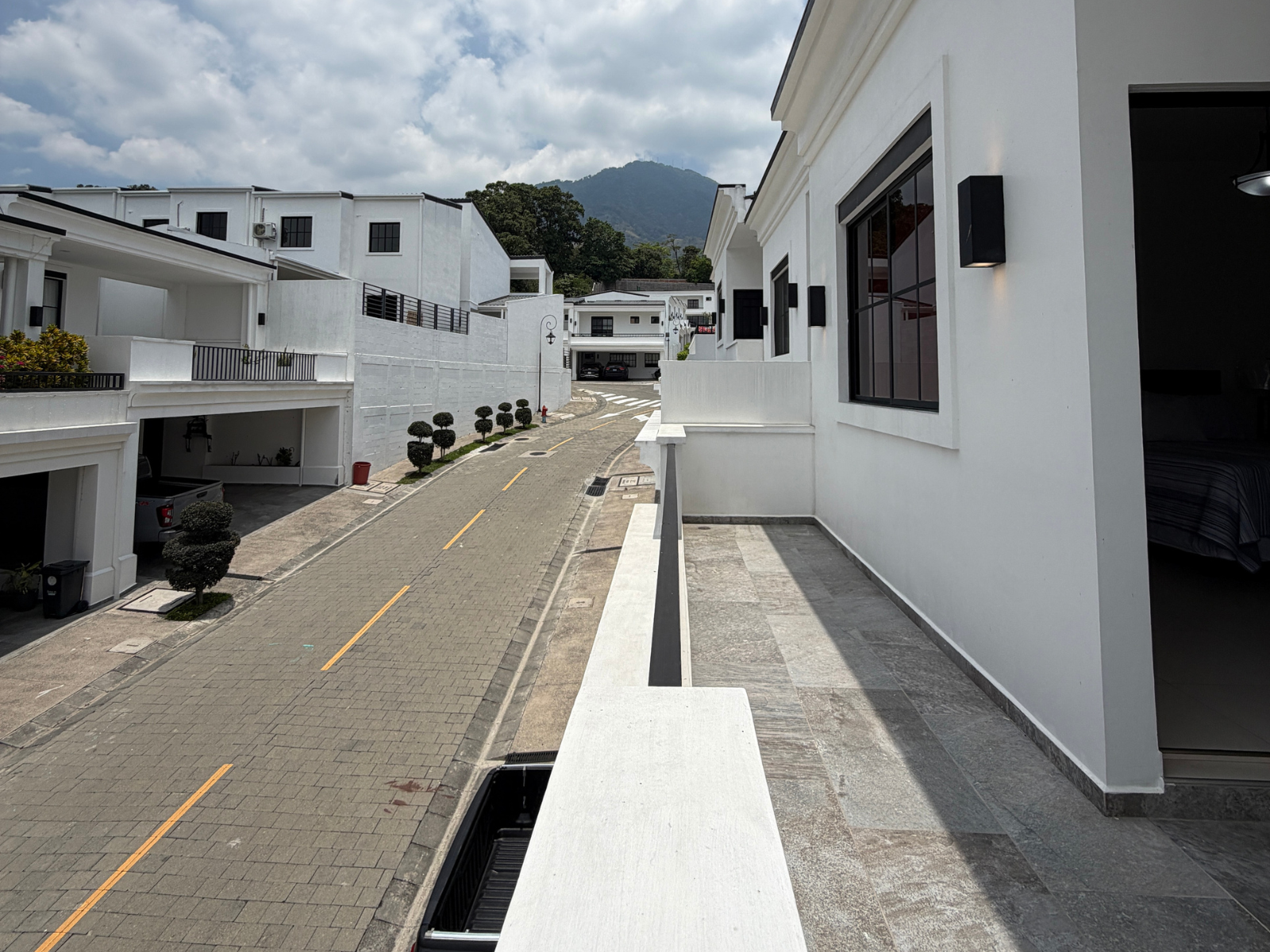 DR853-10 RESIDENCIA AMUEBLADA EN ANTIBES l, COLONIA ESCALON, SAN SALVADOR