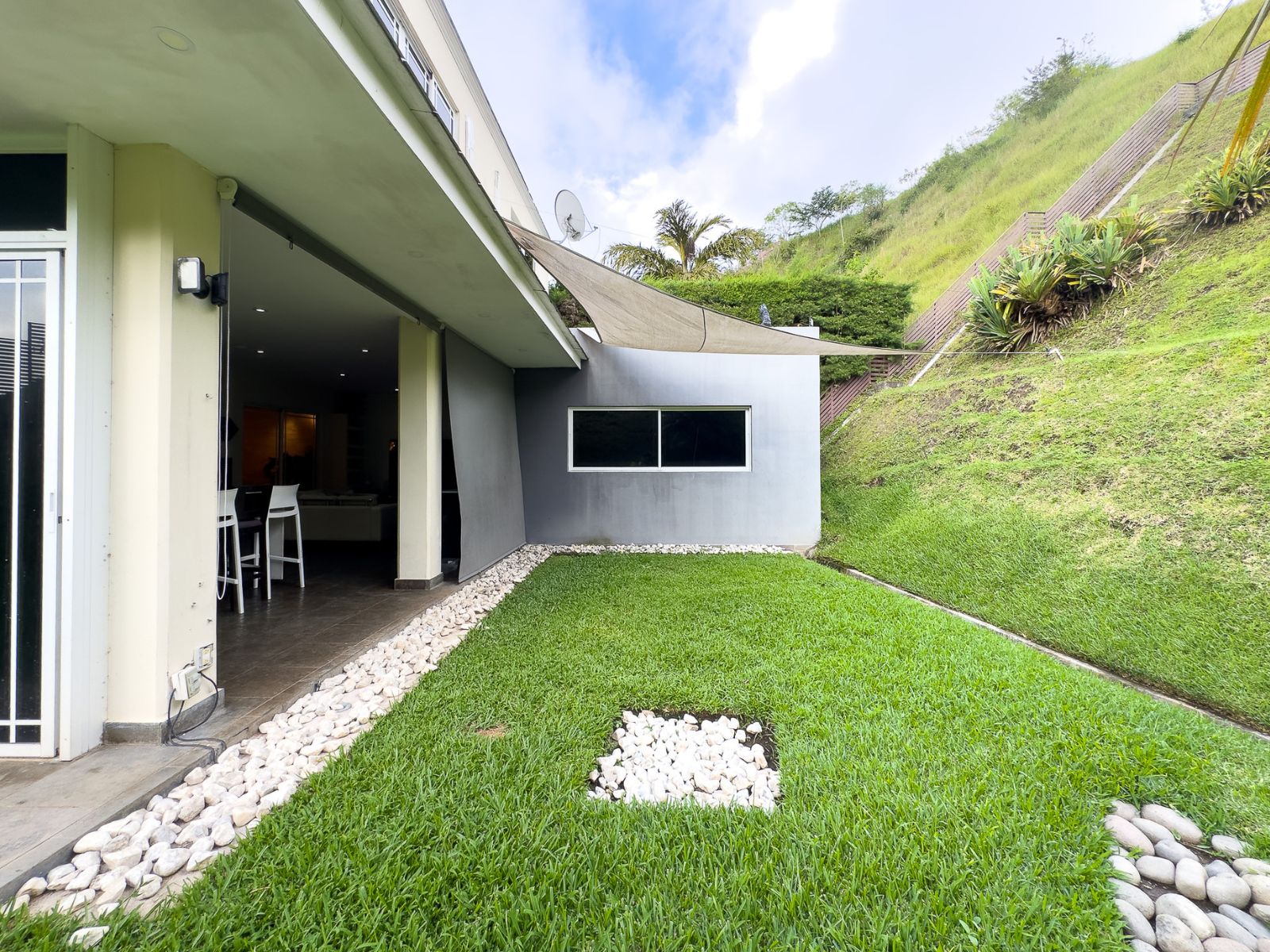 RESIDENCIA EXCLUSIVA EN NUEVO CUSCATLÁN