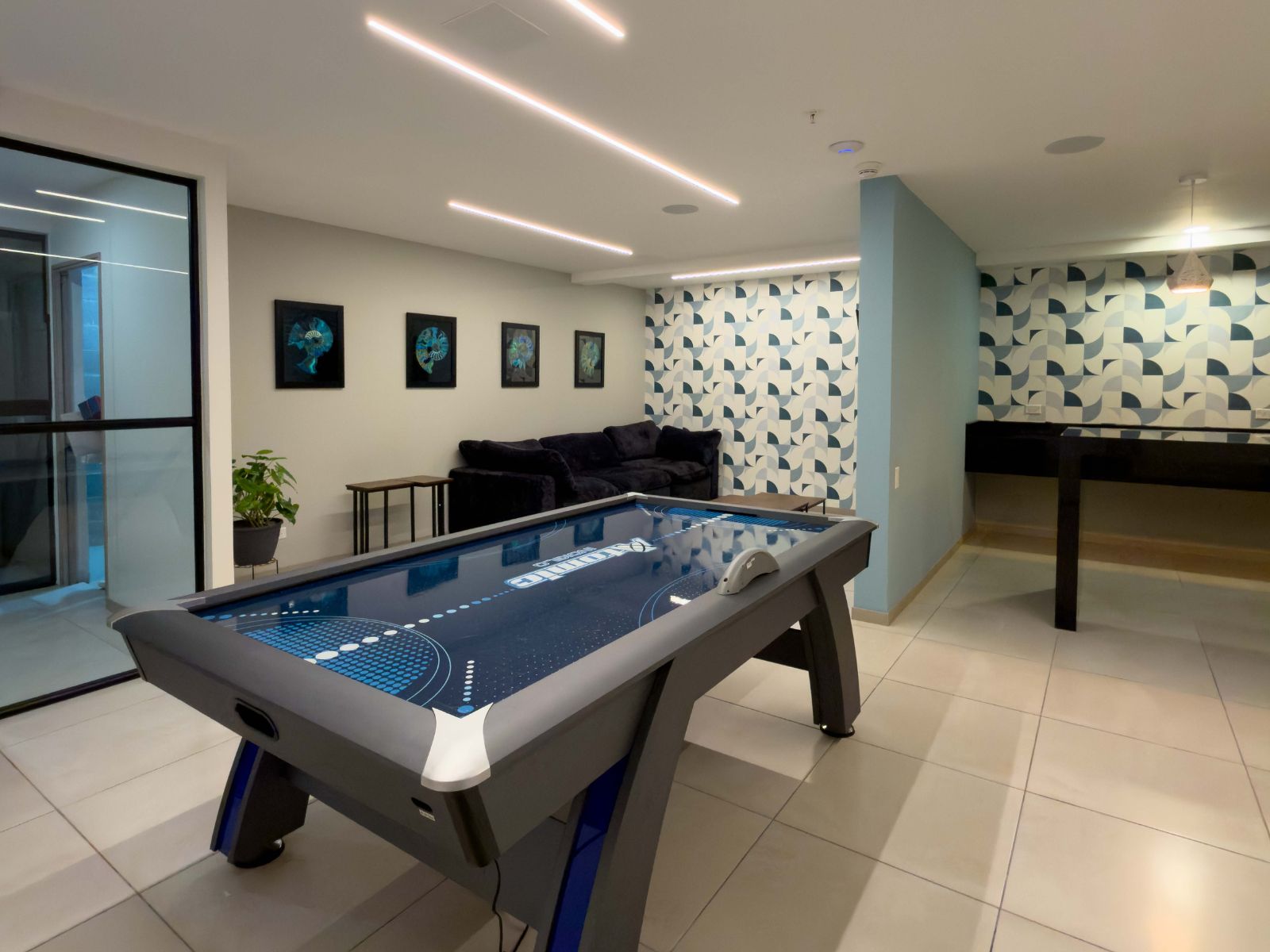 DAA851- 20 APARTAMENTO EN TORRE AVITAT DÚO NIVEL 4, COLONIA ESCALÓN, SAN SALVADOR