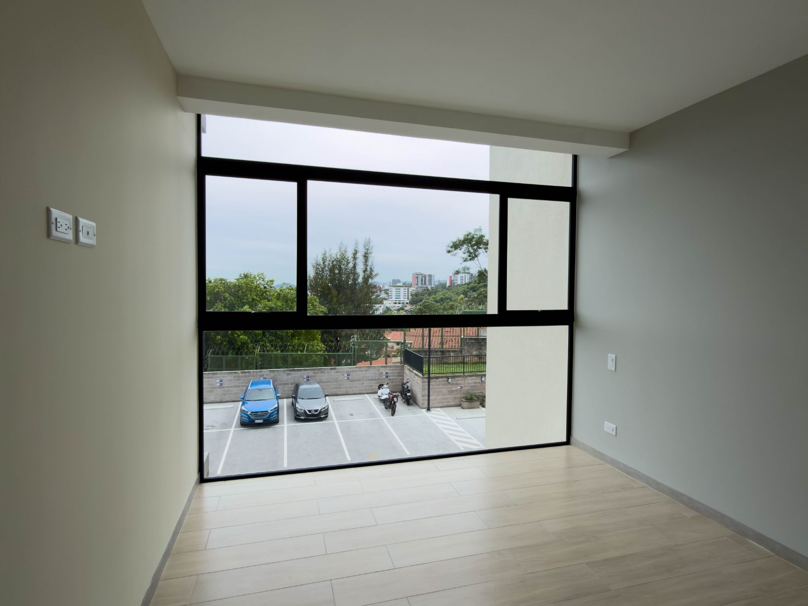 DAA851- 9 APARTAMENTO EN TORRE AVITAT DÚO NIVEL 4, COLONIA ESCALÓN, SAN SALVADOR