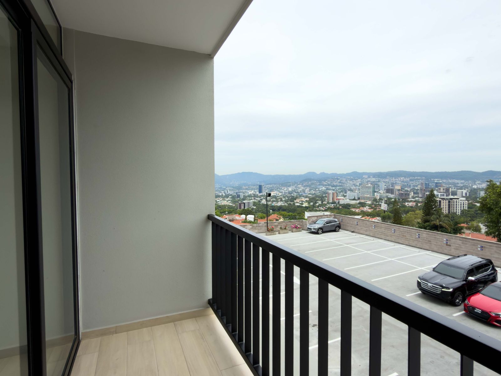 DAA851- 2 APARTAMENTO EN TORRE AVITAT DÚO NIVEL 4, COLONIA ESCALÓN, SAN SALVADOR