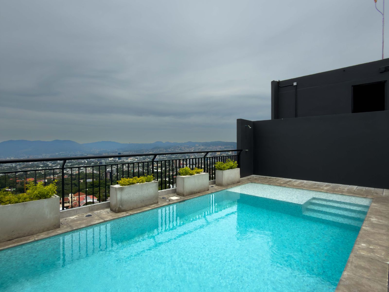 DAA852-20 APARTAMENTO EN TORRE AVITAT DÚO NIVEL 8, COLONIA ESCALÓN, SAN SALVADOR