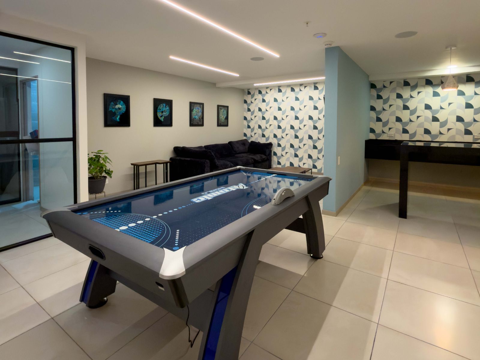 DAA852-22 APARTAMENTO EN TORRE AVITAT DÚO NIVEL 8, COLONIA ESCALÓN, SAN SALVADOR