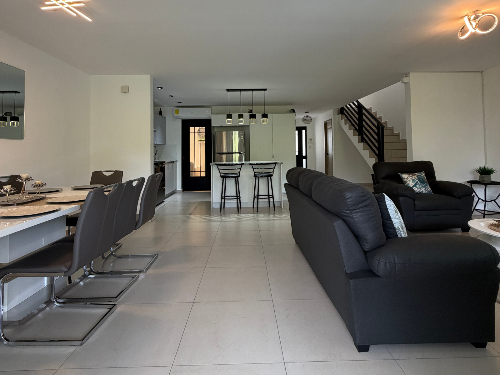 DR853-23 RESIDENCIA AMUEBLADA EN ANTIBES l, COLONIA ESCALON, SAN SALVADOR