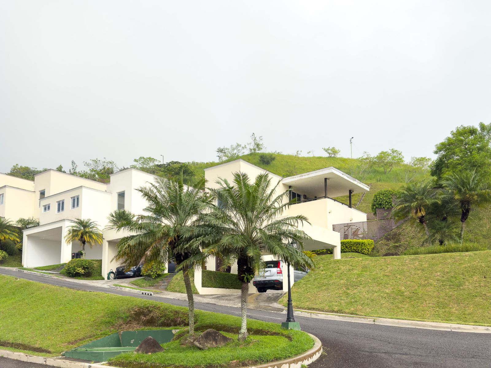 RESIDENCIA EXCLUSIVA EN NUEVO CUSCATLÁN