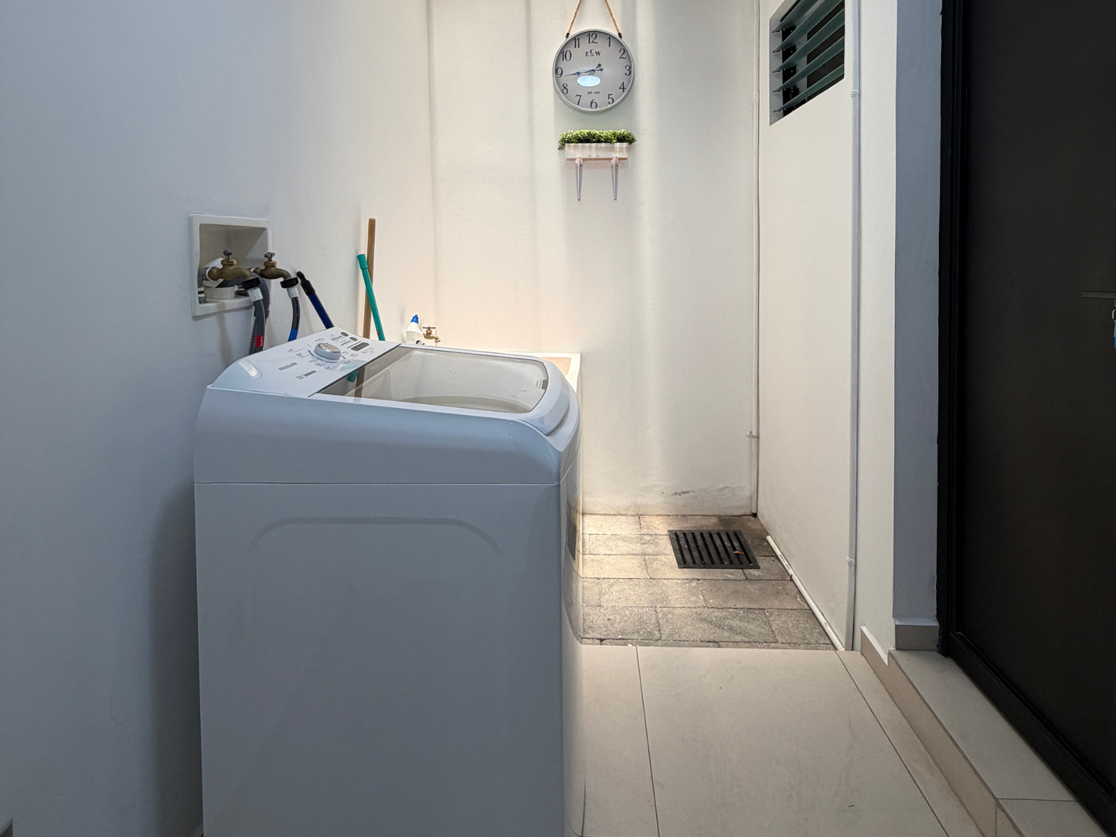 DR853-27 RESIDENCIA AMUEBLADA EN ANTIBES l, COLONIA ESCALON, SAN SALVADOR