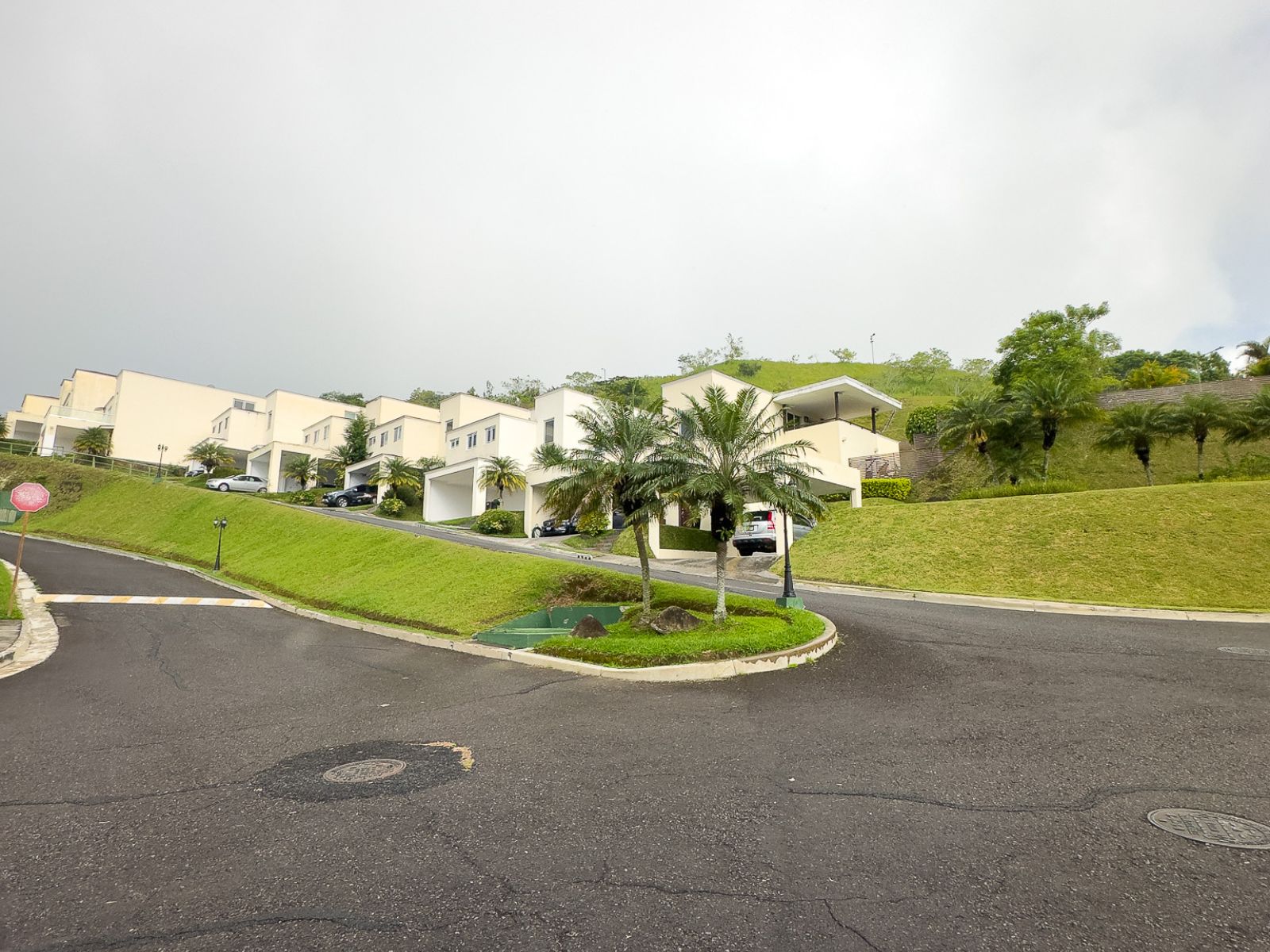 RESIDENCIA EXCLUSIVA EN NUEVO CUSCATLÁN