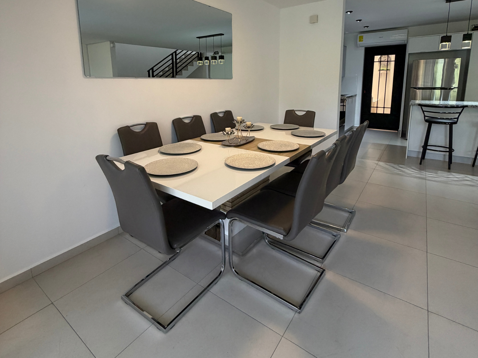 DR853-4 RESIDENCIA AMUEBLADA EN ANTIBES l, COLONIA ESCALON, SAN SALVADOR