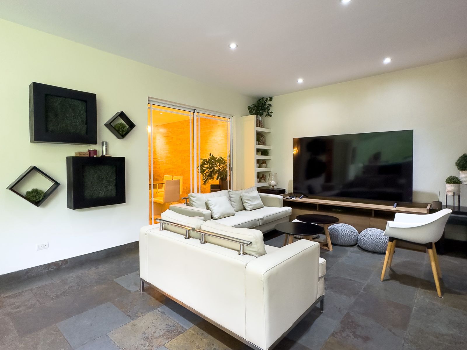 RESIDENCIA EXCLUSIVA EN NUEVO CUSCATLÁN
