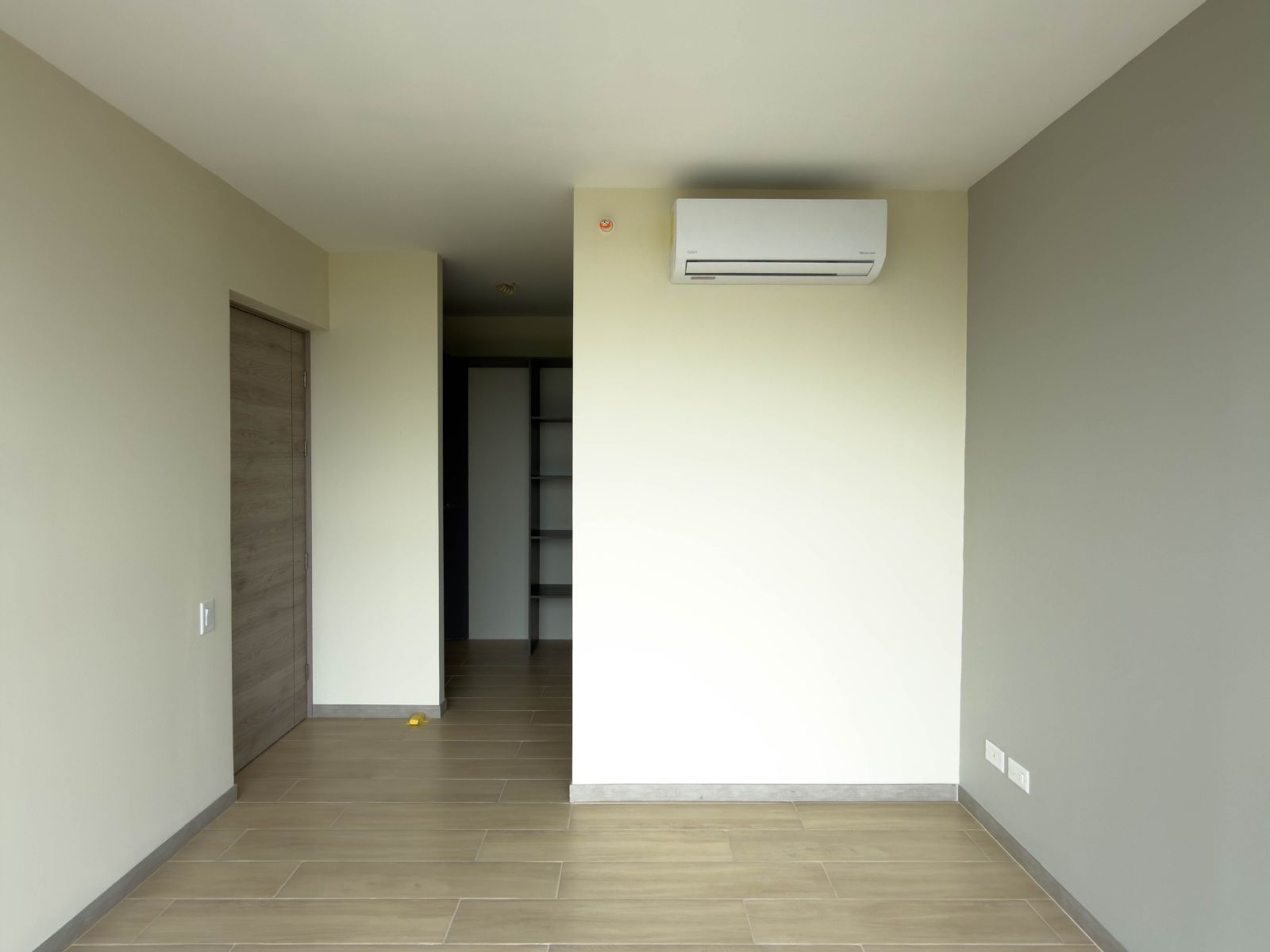 DAA851- 5 APARTAMENTO EN TORRE AVITAT DÚO NIVEL 4, COLONIA ESCALÓN, SAN SALVADOR