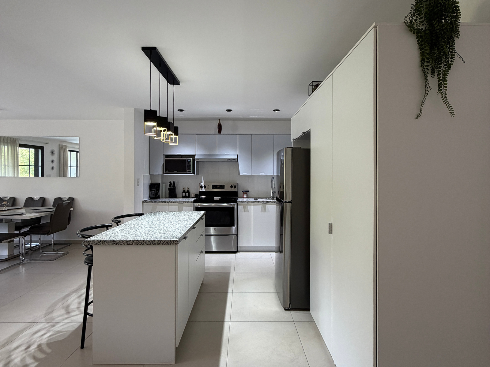 DR853-5 RESIDENCIA AMUEBLADA EN ANTIBES l, COLONIA ESCALON, SAN SALVADOR