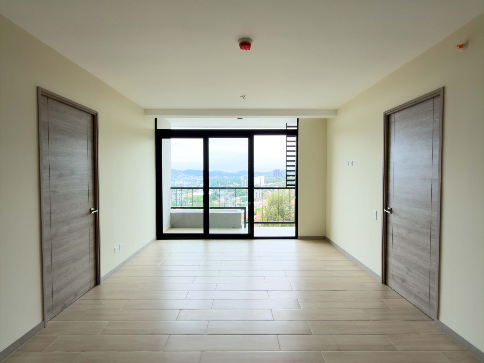 DAA852-1 APARTAMENTO EN TORRE AVITAT DÚO NIVEL 8, COLONIA ESCALÓN, SAN SALVADOR