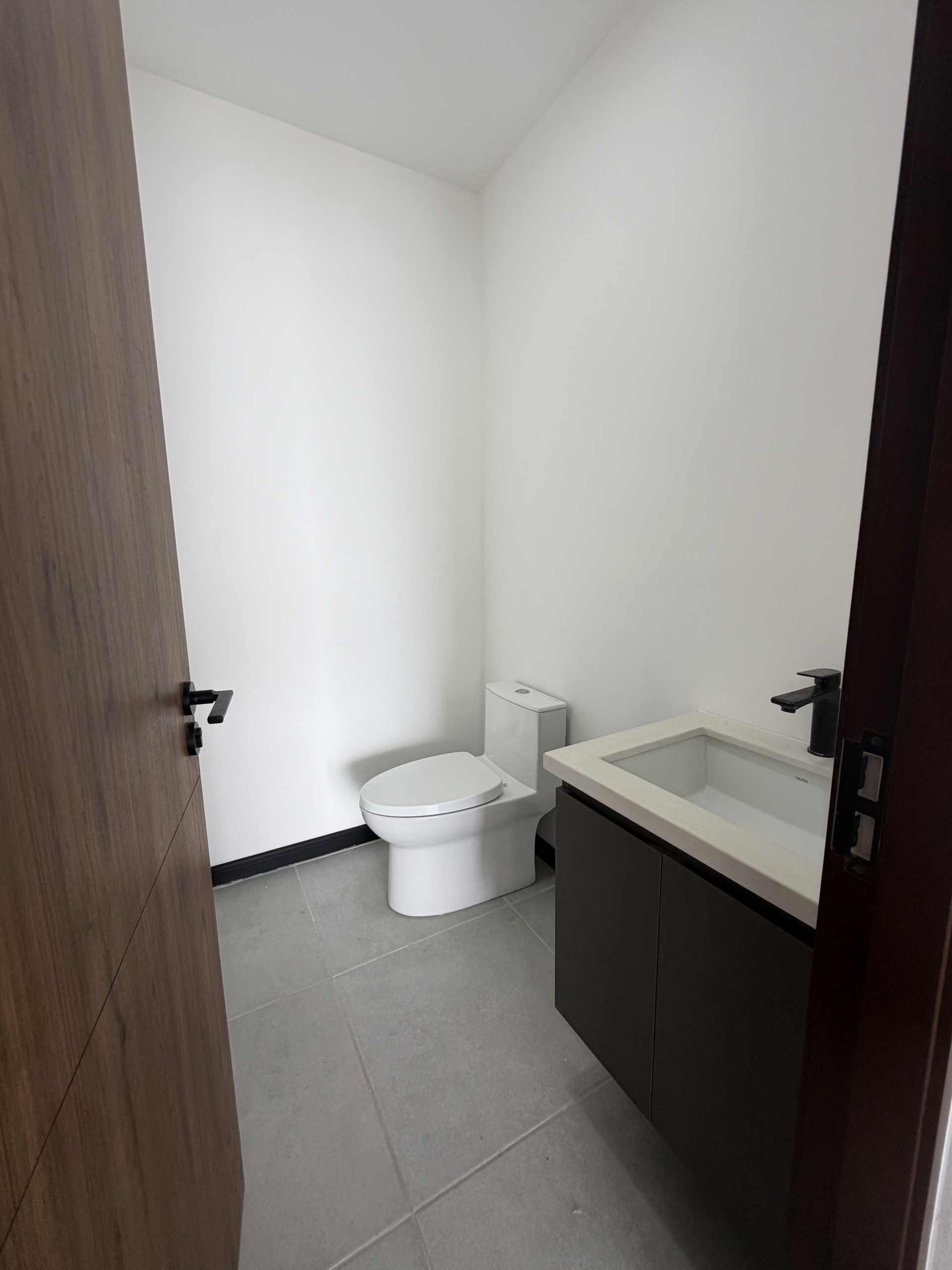 DAA850-14 APARTAMENTO CON LÍNEA BLANCA EN ART HAUS, SAN BENITO, SAN SALVADOR