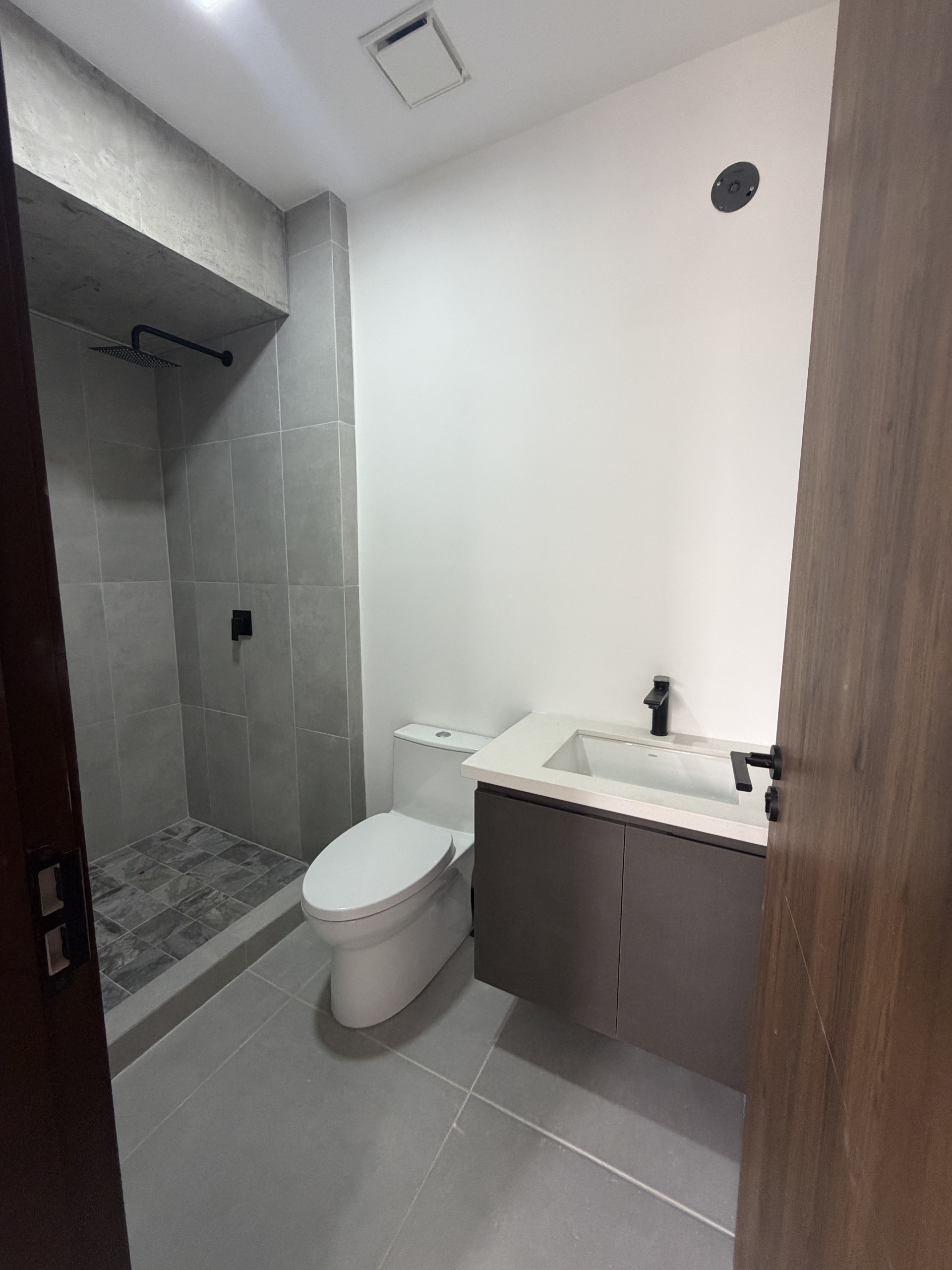 DAA850-13 APARTAMENTO CON LÍNEA BLANCA EN ART HAUS, SAN BENITO, SAN SALVADOR