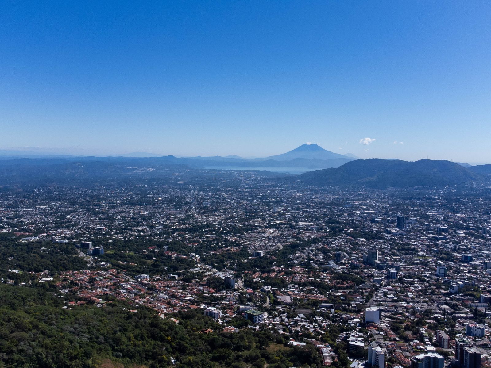 DL855-2 LOCAL COMERCIAL EN C.C ZACAMIL, SAN SALVADOR