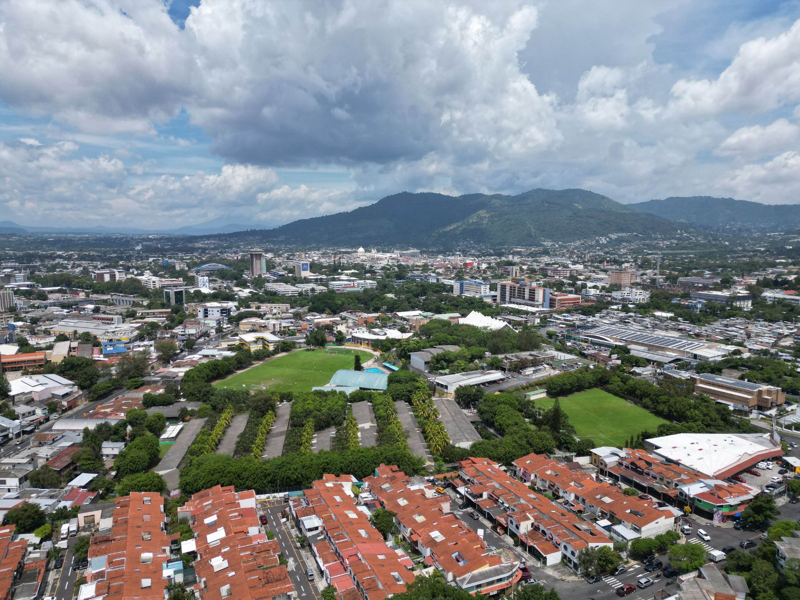 DL855-1 LOCAL COMERCIAL EN C.C ZACAMIL, SAN SALVADOR